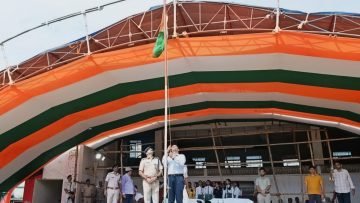देवघर : स्वतंत्रता दिवस समारोह को लेकर केकेएन स्टेडियम में अंतिम पूर्वाभ्यास, अधिकारियों को दिए आवश्यक निर्देश