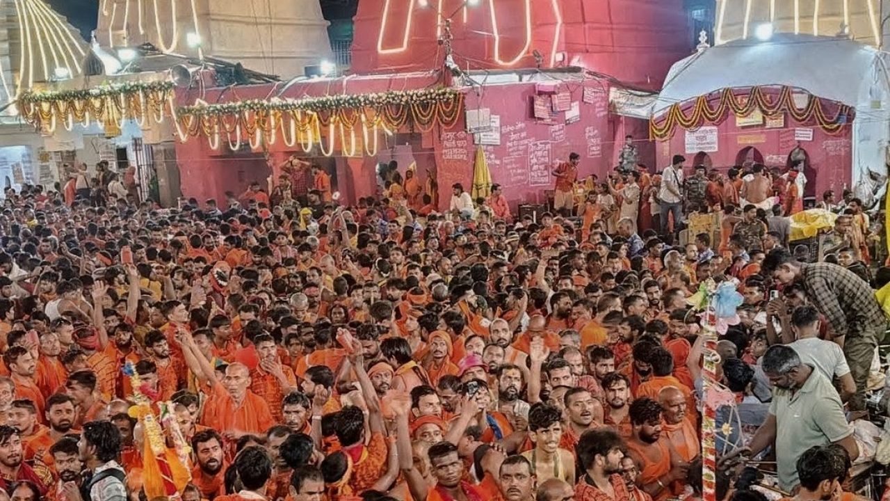 तीसरी सोमवारी पर बाबा बैद्यनाथ के दरबार में उमड़ी लाखों श्रद्धालुओं की भीड़
