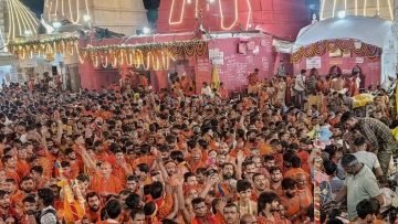 तीसरी सोमवारी पर बाबा बैद्यनाथ के दरबार में उमड़ी लाखों श्रद्धालुओं की भीड़