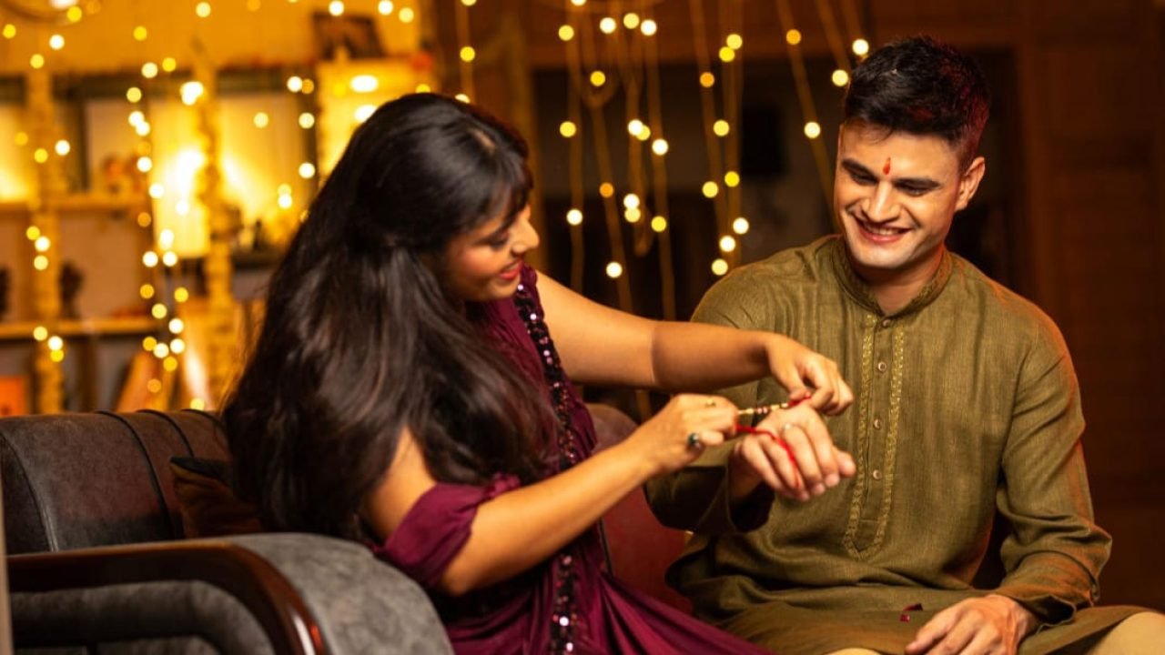 रक्षाबंधन क्यों मनाया जाता है? जानिए पहली राखी से जुड़ी पौराणिक और ऐतिहासिक कहानी